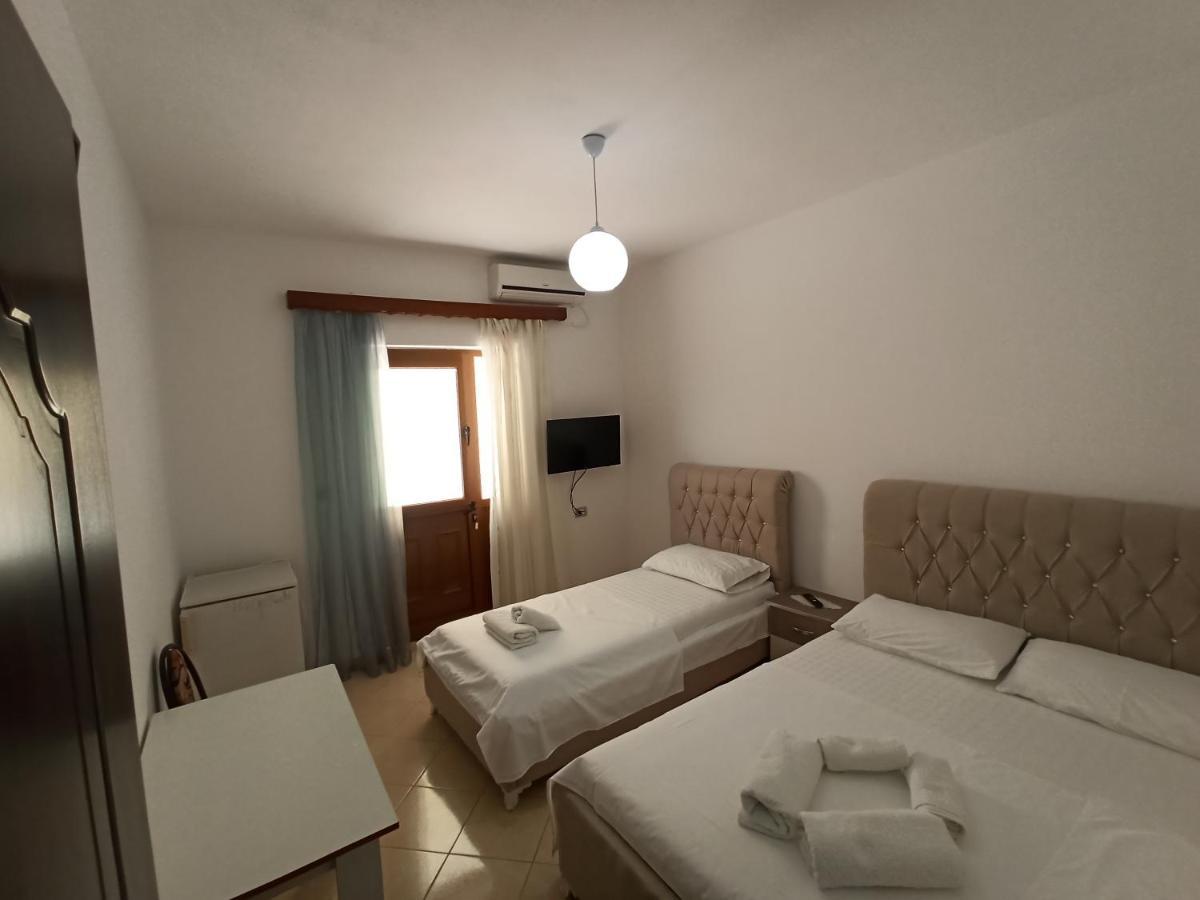 Dema Guesthouse Ksamil Exterior photo