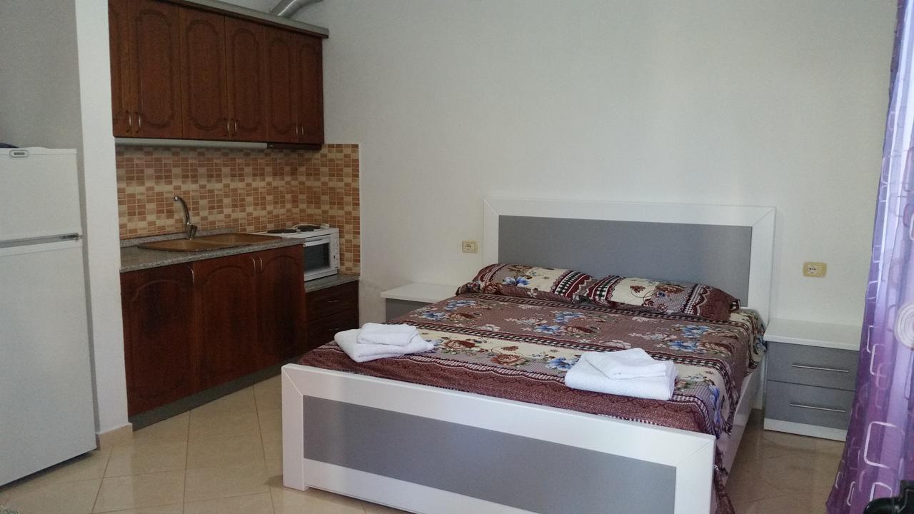 Dema Guesthouse Ksamil Exterior photo