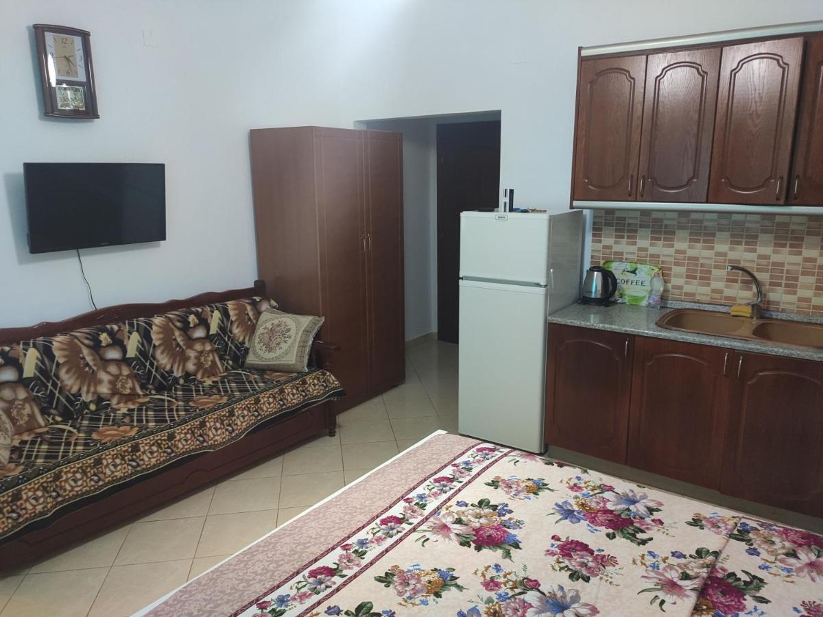 Dema Guesthouse Ksamil Exterior photo
